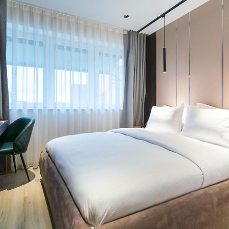 Emery Hotel Prishtinë Ngoại thất bức ảnh