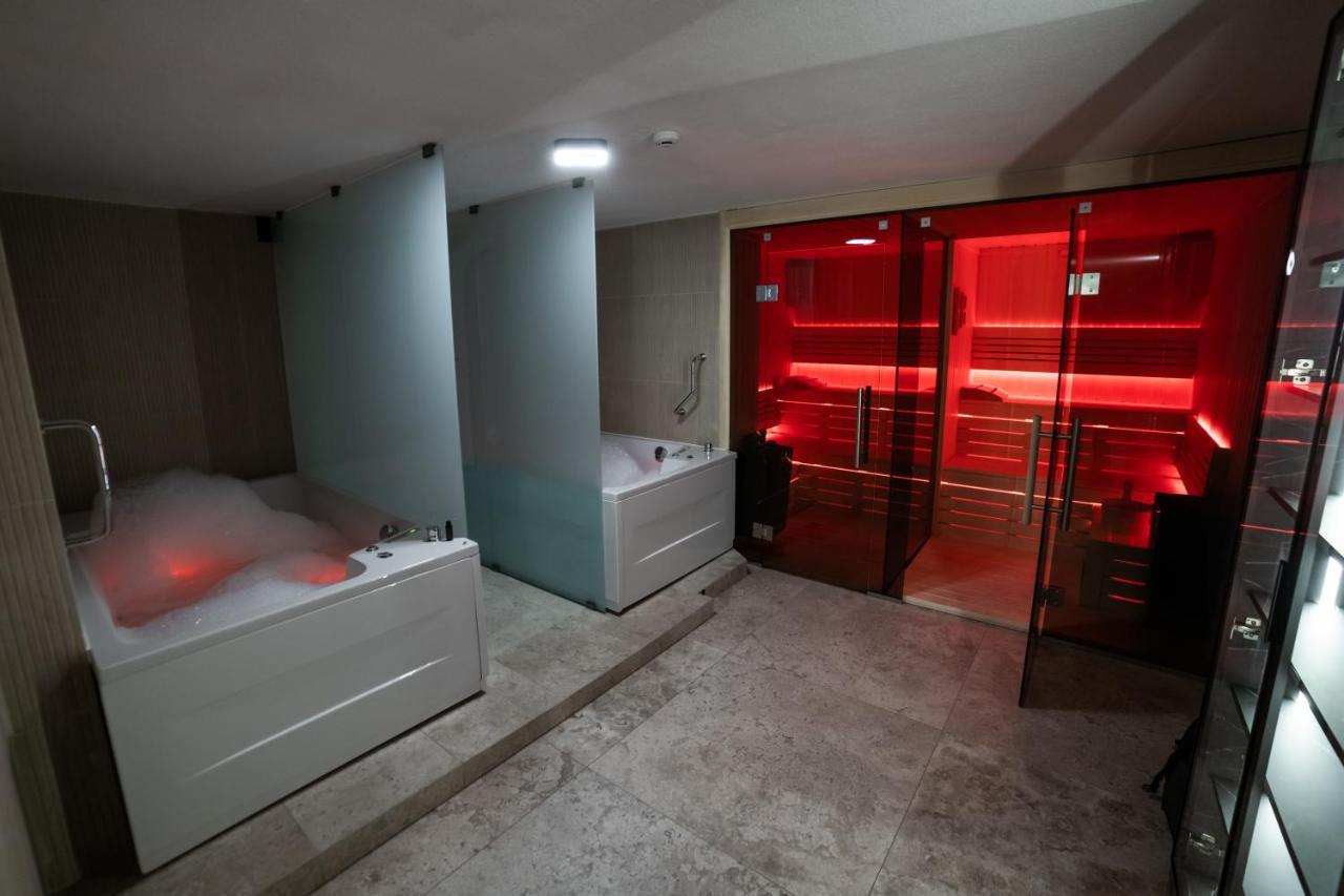 Emery Hotel Prishtinë Ngoại thất bức ảnh
