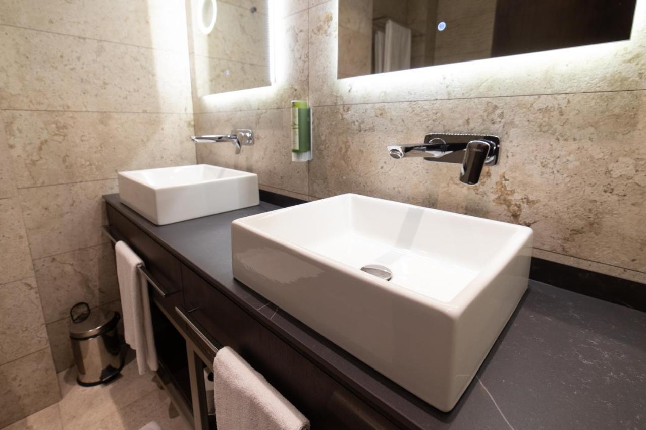Emery Hotel Prishtinë Ngoại thất bức ảnh