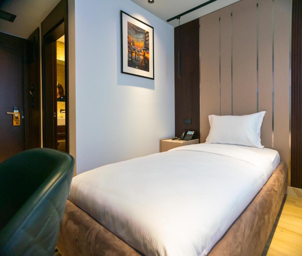Emery Hotel Prishtinë Ngoại thất bức ảnh