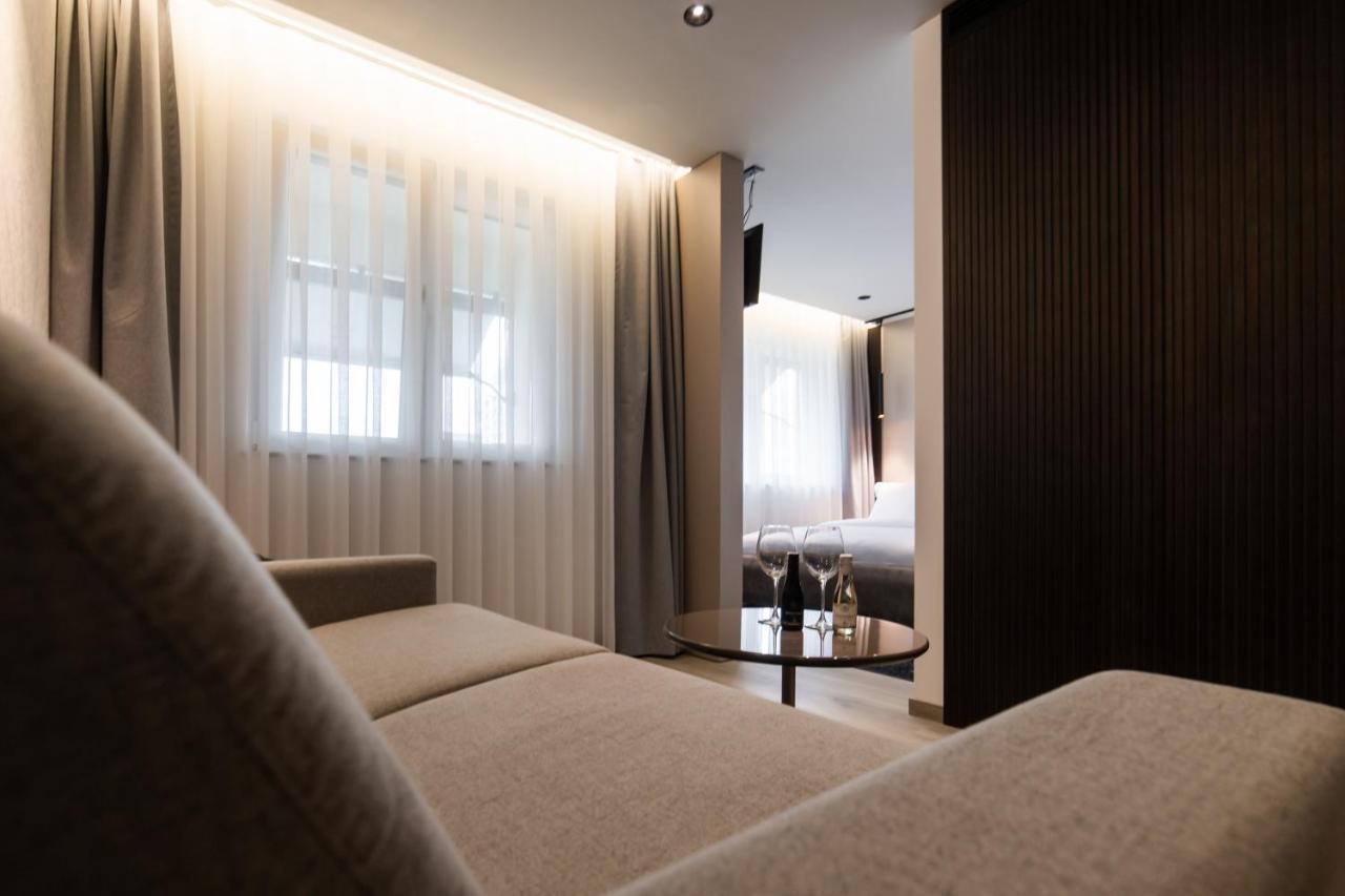 Emery Hotel Prishtinë Ngoại thất bức ảnh