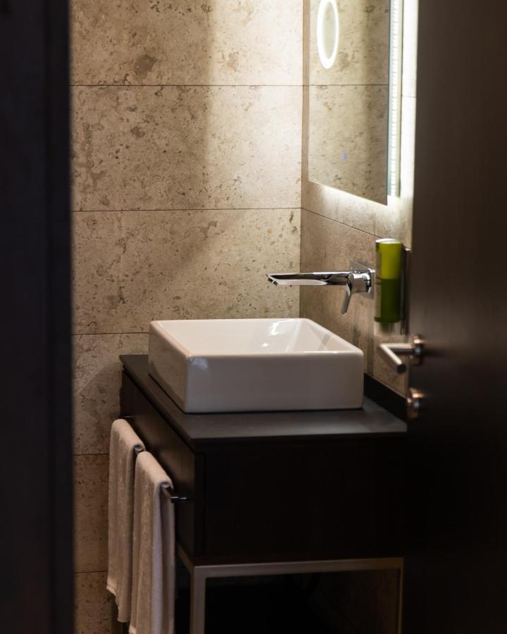 Emery Hotel Prishtinë Ngoại thất bức ảnh