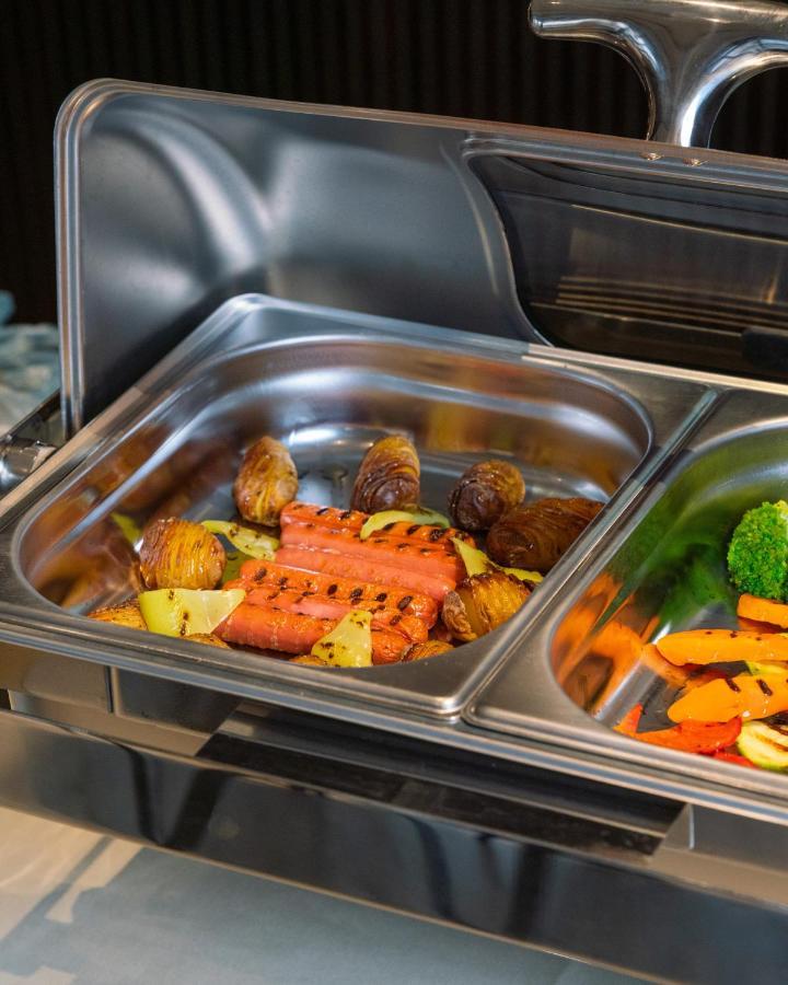 Emery Hotel Prishtinë Ngoại thất bức ảnh