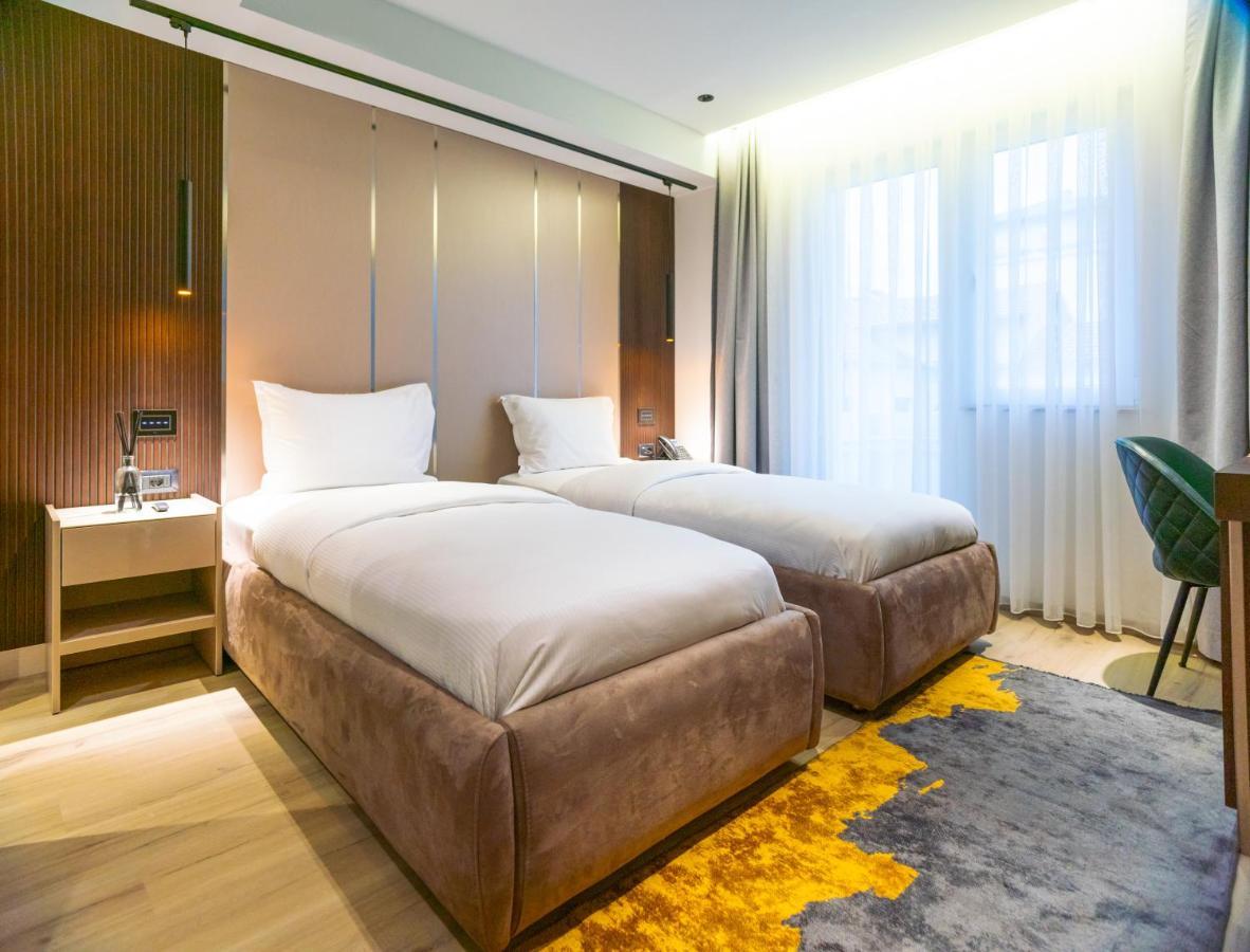 Emery Hotel Prishtinë Ngoại thất bức ảnh