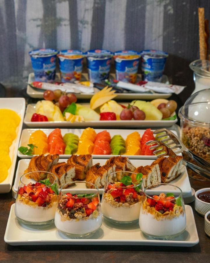 Emery Hotel Prishtinë Ngoại thất bức ảnh
