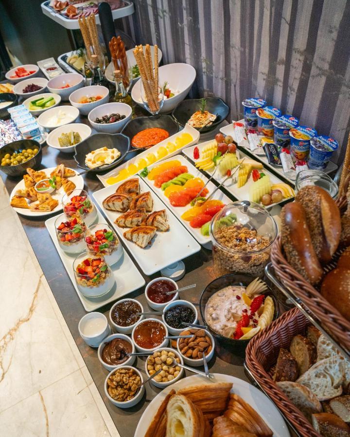 Emery Hotel Prishtinë Ngoại thất bức ảnh