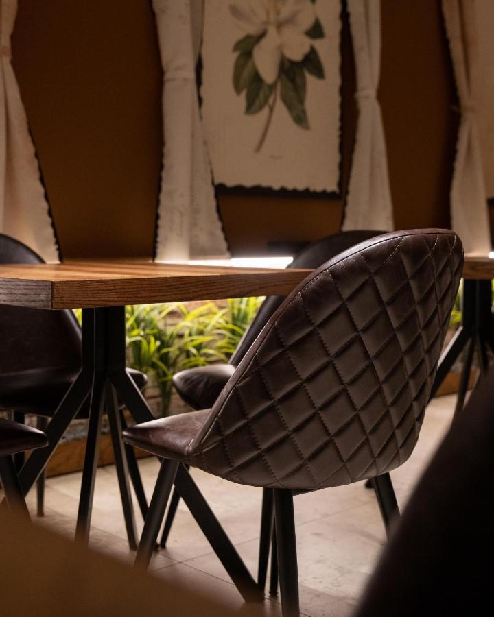 Emery Hotel Prishtinë Ngoại thất bức ảnh