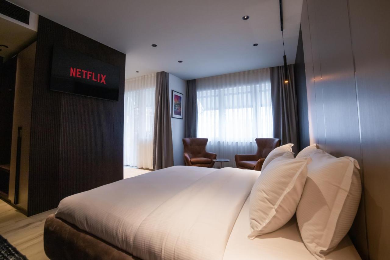 Emery Hotel Prishtinë Ngoại thất bức ảnh