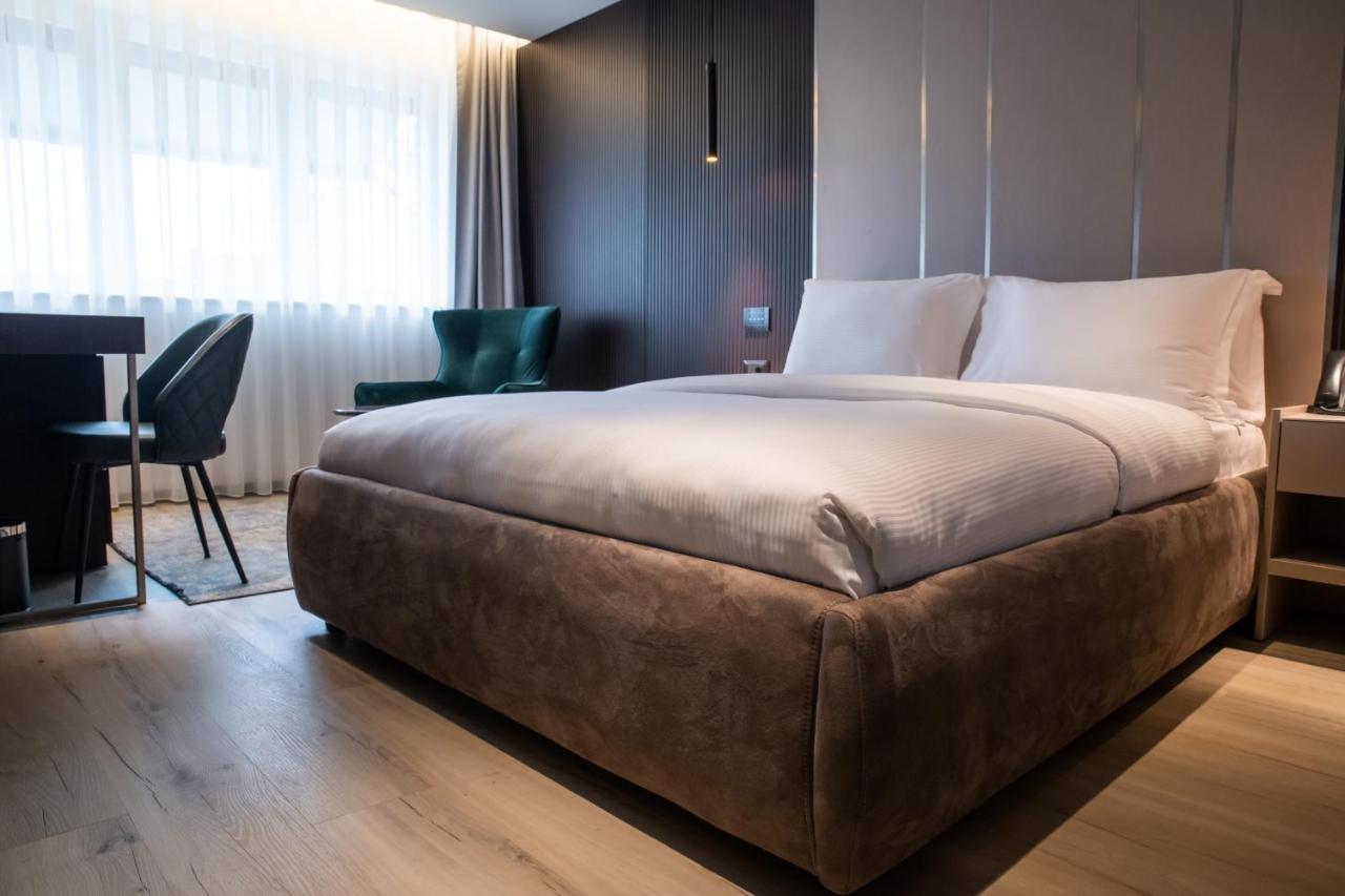 Emery Hotel Prishtinë Ngoại thất bức ảnh