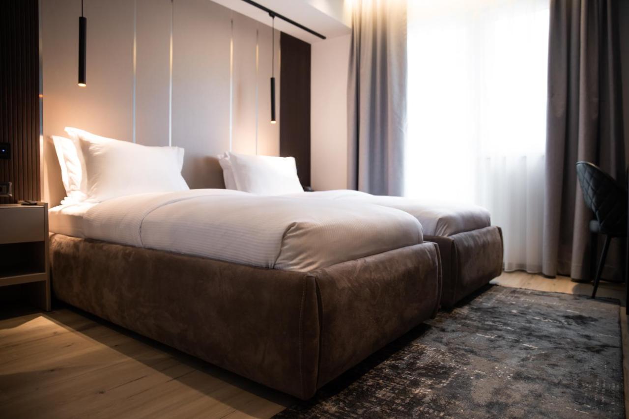 Emery Hotel Prishtinë Ngoại thất bức ảnh