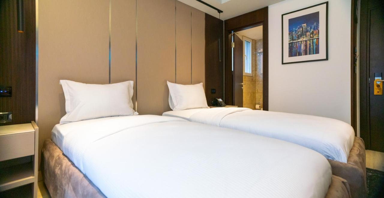 Emery Hotel Prishtinë Ngoại thất bức ảnh