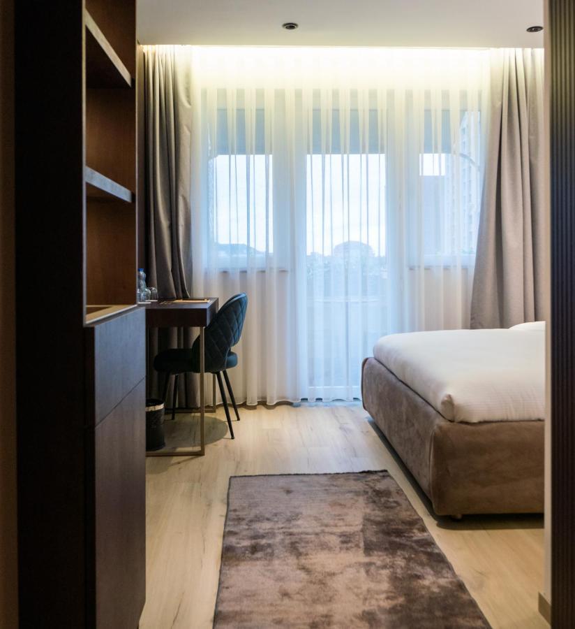 Emery Hotel Prishtinë Ngoại thất bức ảnh