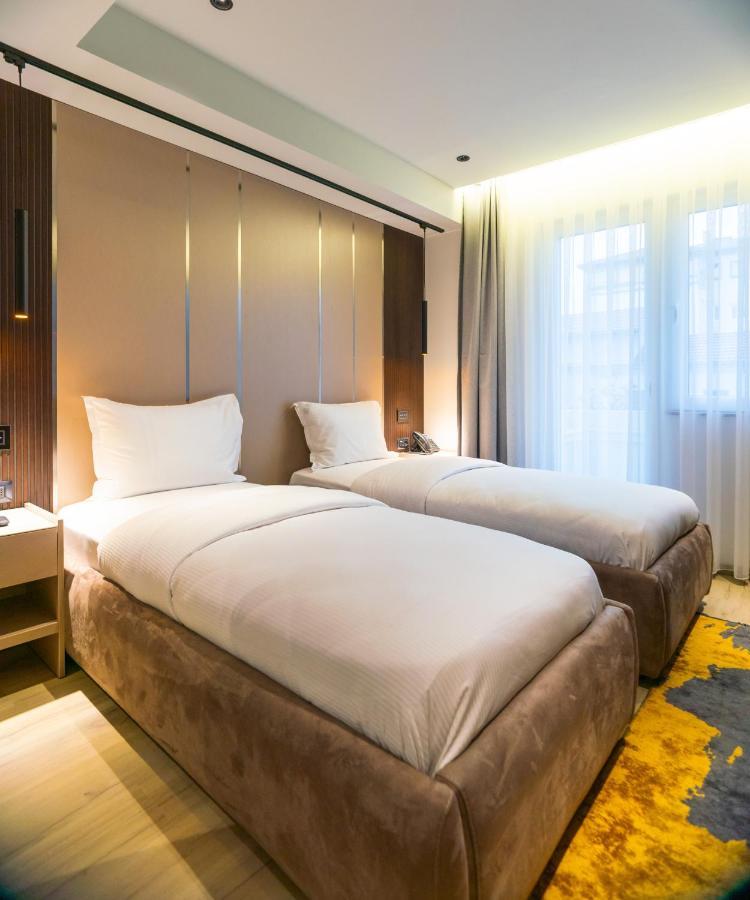Emery Hotel Prishtinë Ngoại thất bức ảnh