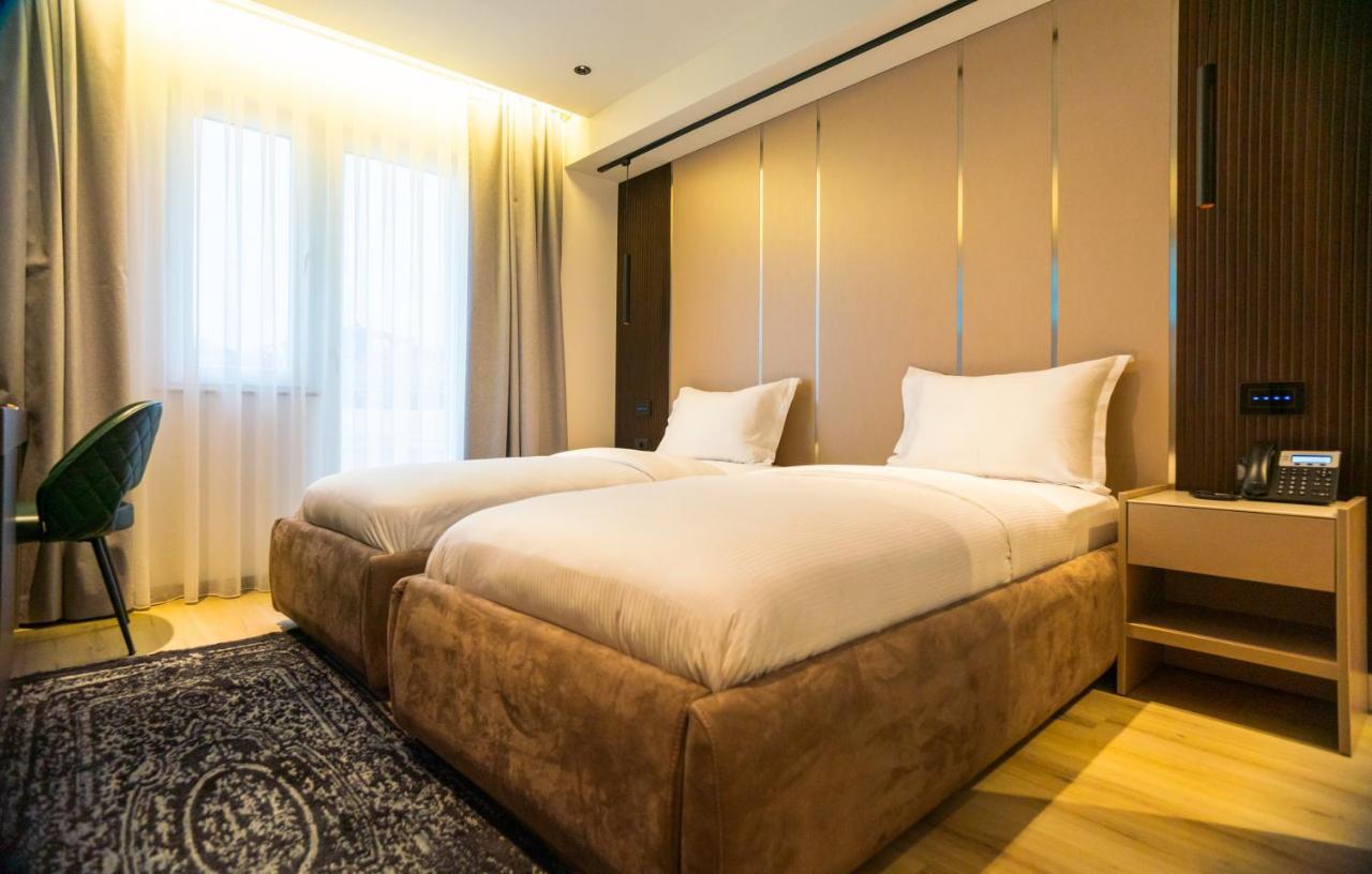 Emery Hotel Prishtinë Ngoại thất bức ảnh
