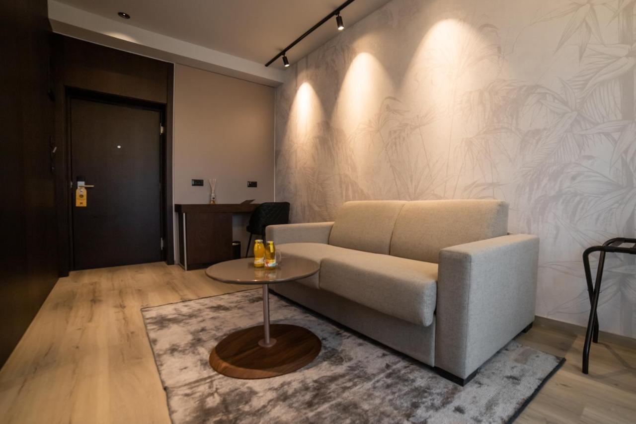 Emery Hotel Prishtinë Ngoại thất bức ảnh