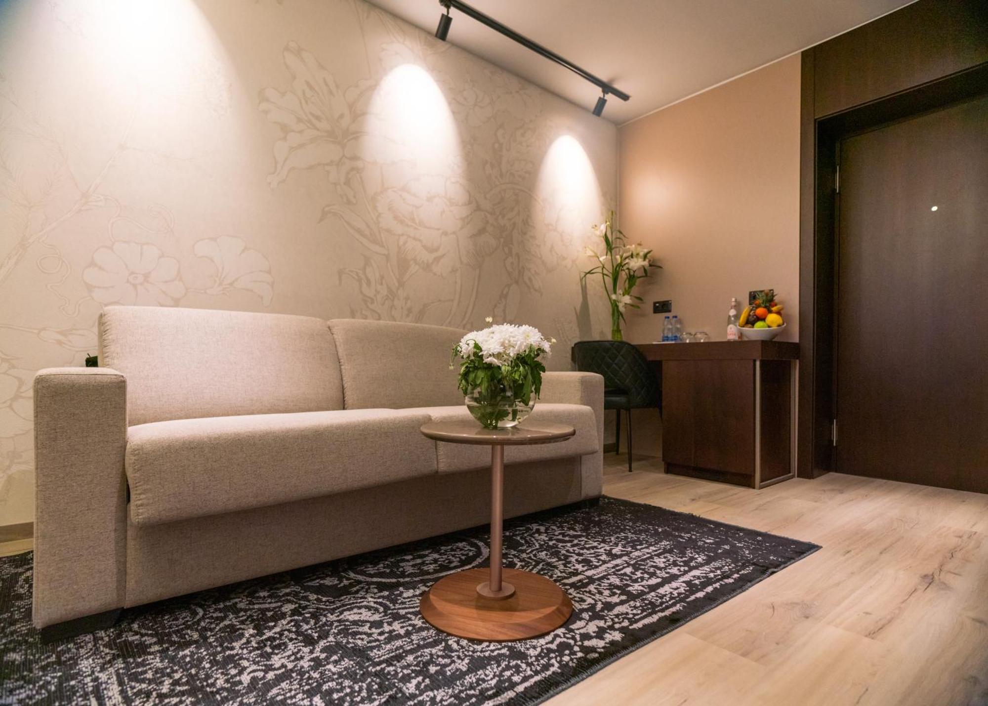 Emery Hotel Prishtinë Ngoại thất bức ảnh