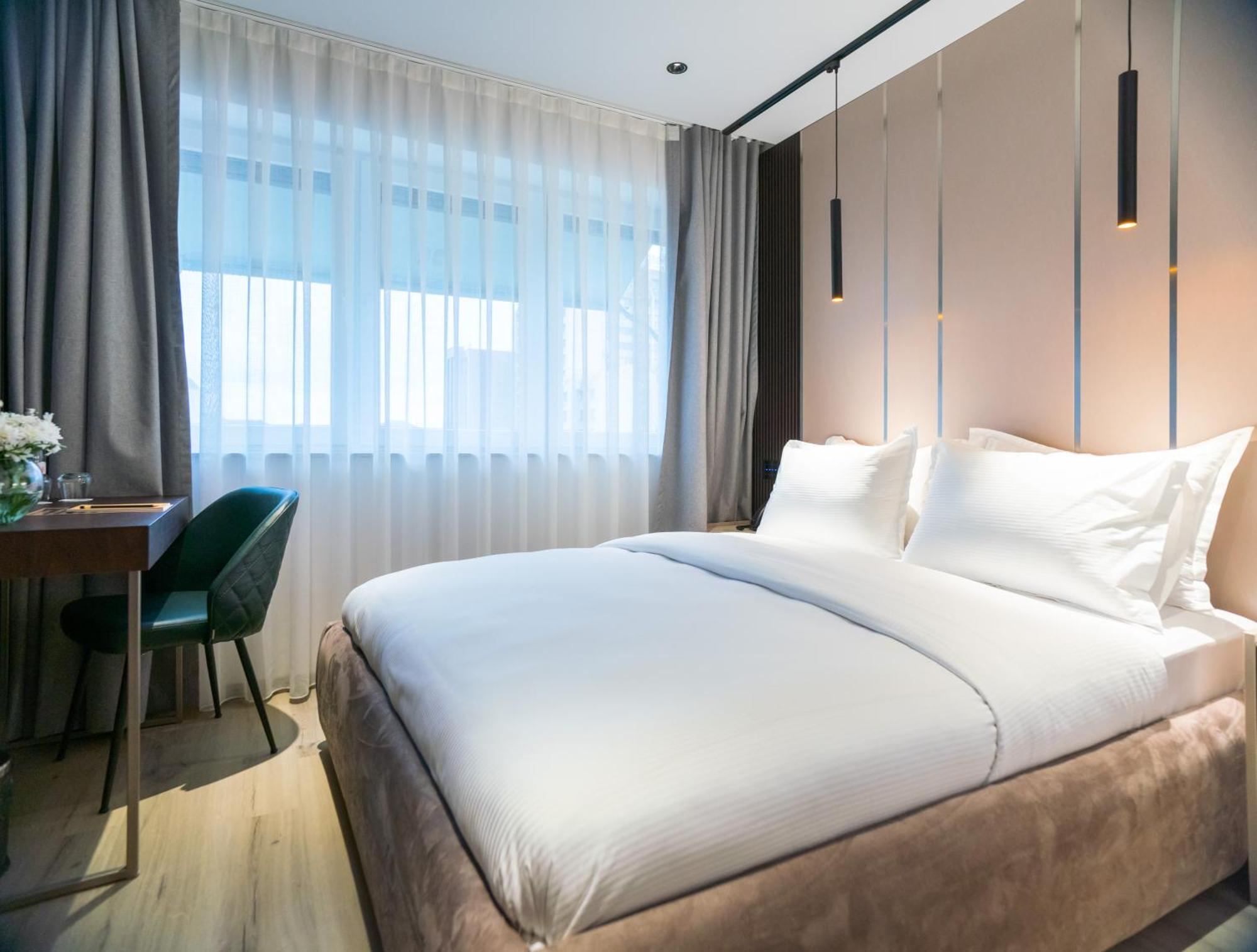 Emery Hotel Prishtinë Ngoại thất bức ảnh