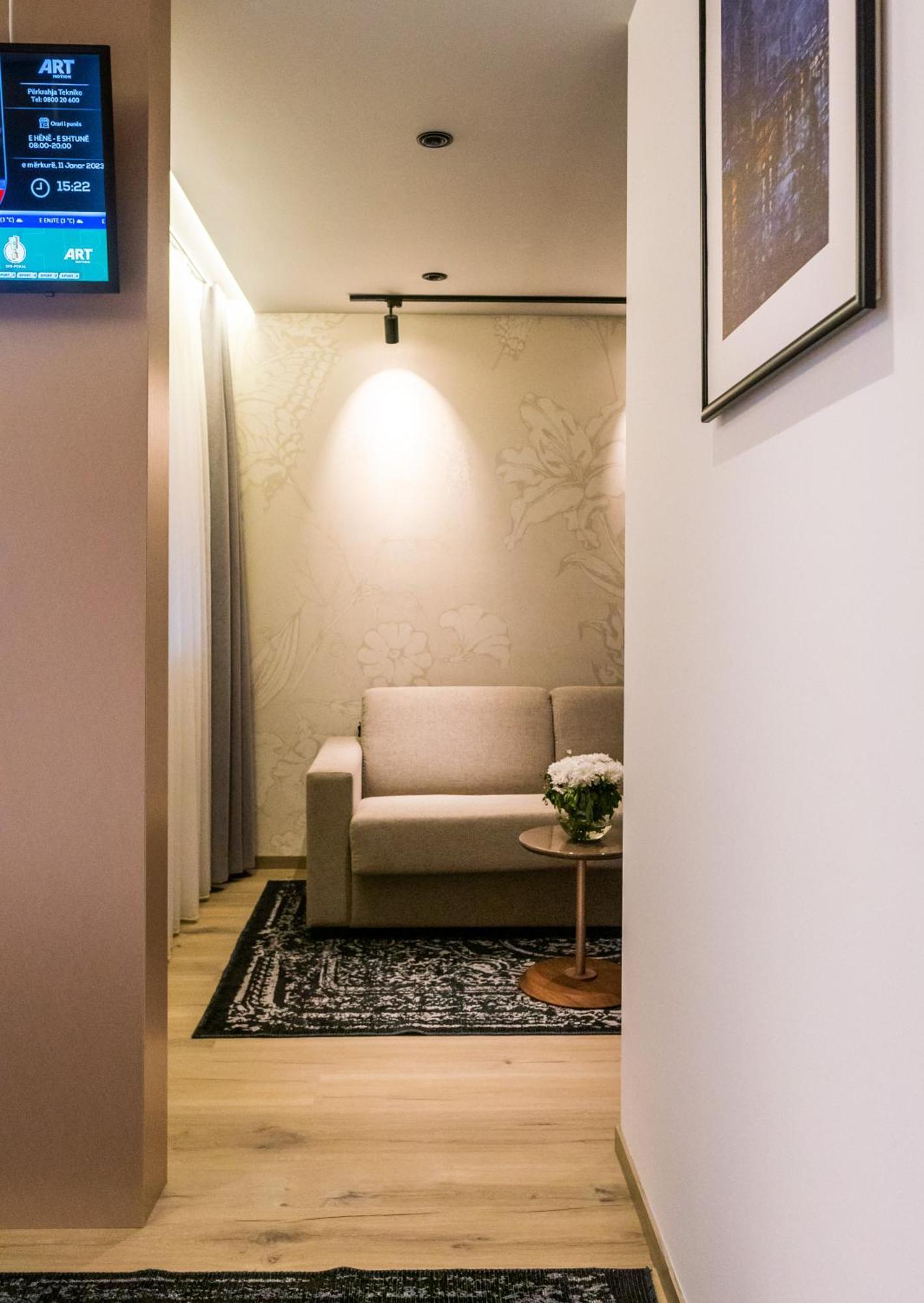 Emery Hotel Prishtinë Ngoại thất bức ảnh